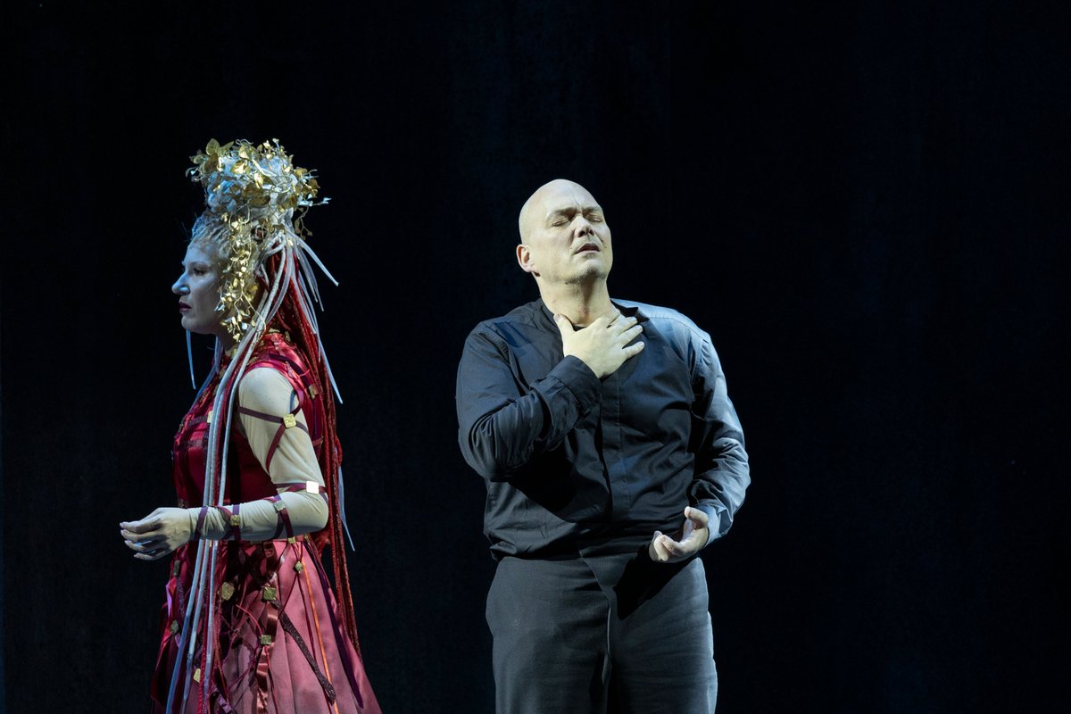 [LIVE SESSION] Dimanche 17 octobre à 21h sur Mezzo Live HD !
Enescu - Œdipe à l'<a href="/operadeparis/">Opéra de Paris</a>
bit.ly/3ap9j7h
@chrismaltman, <a href="/GubanovaMezzo/">Ekaterina Gubanova</a>, <a href="/CMargaine/">clementine margaine</a>, Anne Sofie von Otter, Anna-Sophie Neher, <a href="/VOrdonneau/">Vincent Ordonneau</a>, <a href="/EricHuchet/">Huchet Eric</a>...
<a href="/ingometzmacher/">Ingo Metzmacher</a> - Mise en scène de Wajdi Mouawad