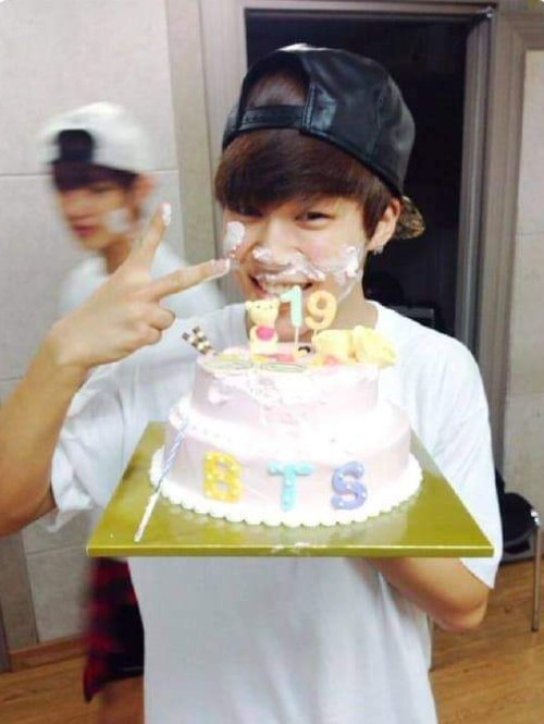 Ontu909914582's tweet photo. Two beautiful smiles 🌏💜😇
Advance happy birthday Jimin🎂
#MakeSmileBangladeshWithJimin 
#MakeSmileBangladeshWithJimin 
@bts_bighit 
@BTS_twt https://t.co/acaiPzSBTK