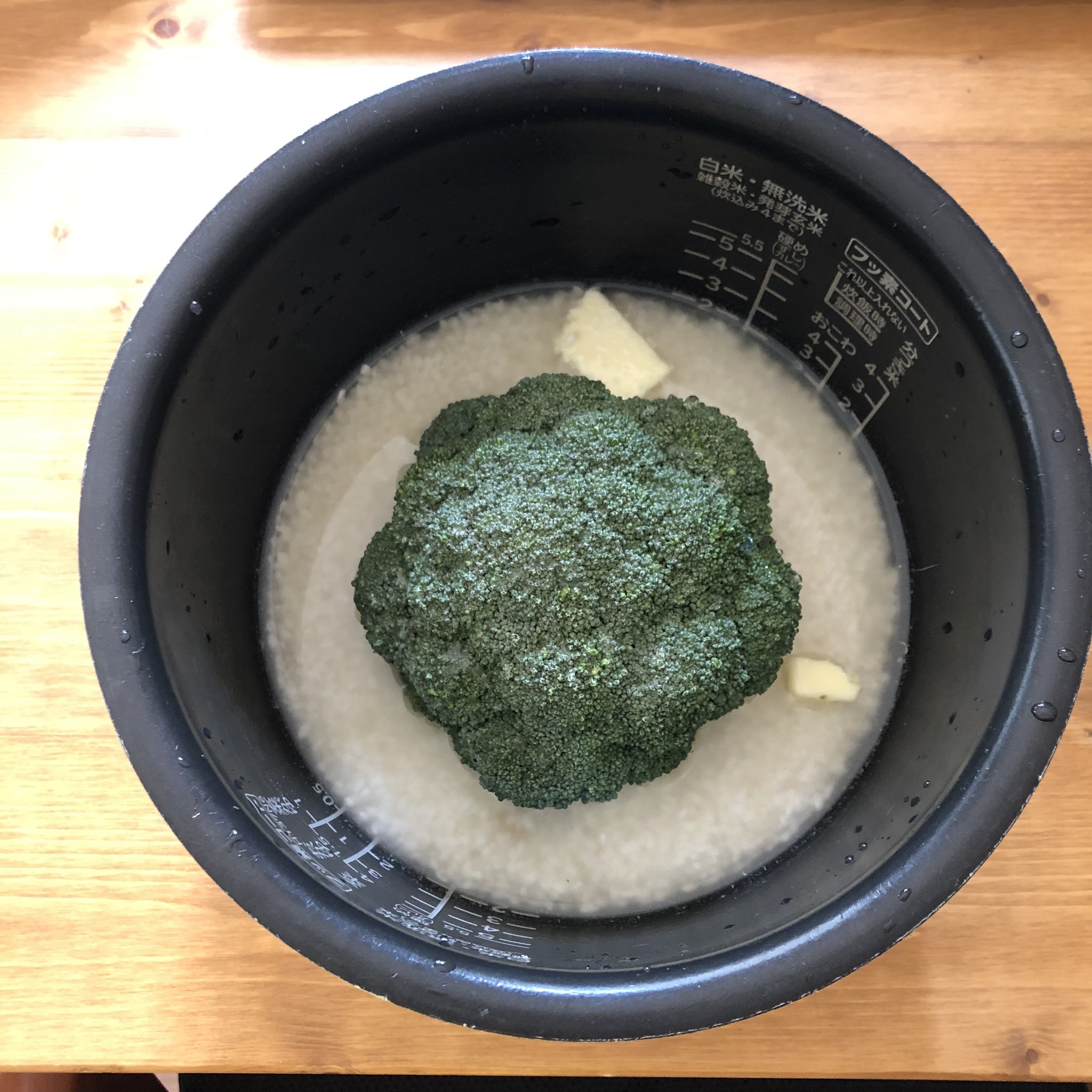 Umikoh 今夜はブロッコリーご飯なるものをしかけてきた 炊き上がりどうなるか楽しみに帰る 図書館で借りてきたきょうの料理バックナンバーに載ってた T Co B6p3tjyabk Twitter