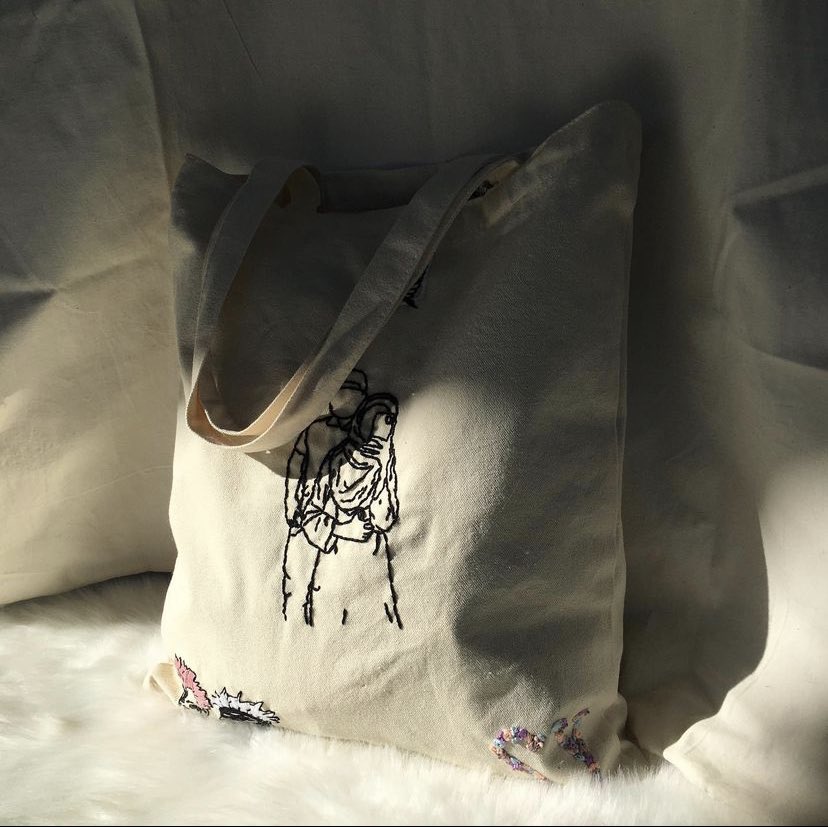 i_embroid's tweet photo. Whats your fav anime character? Sukuna or Gojo🙊
.
2 side design tote bag close up🧚🏻‍♀️ 
#sukuna #GojoSatoru #totebag #embroidery #giftideas #giftset #Malaysia https://t.co/YffDOCntXL
