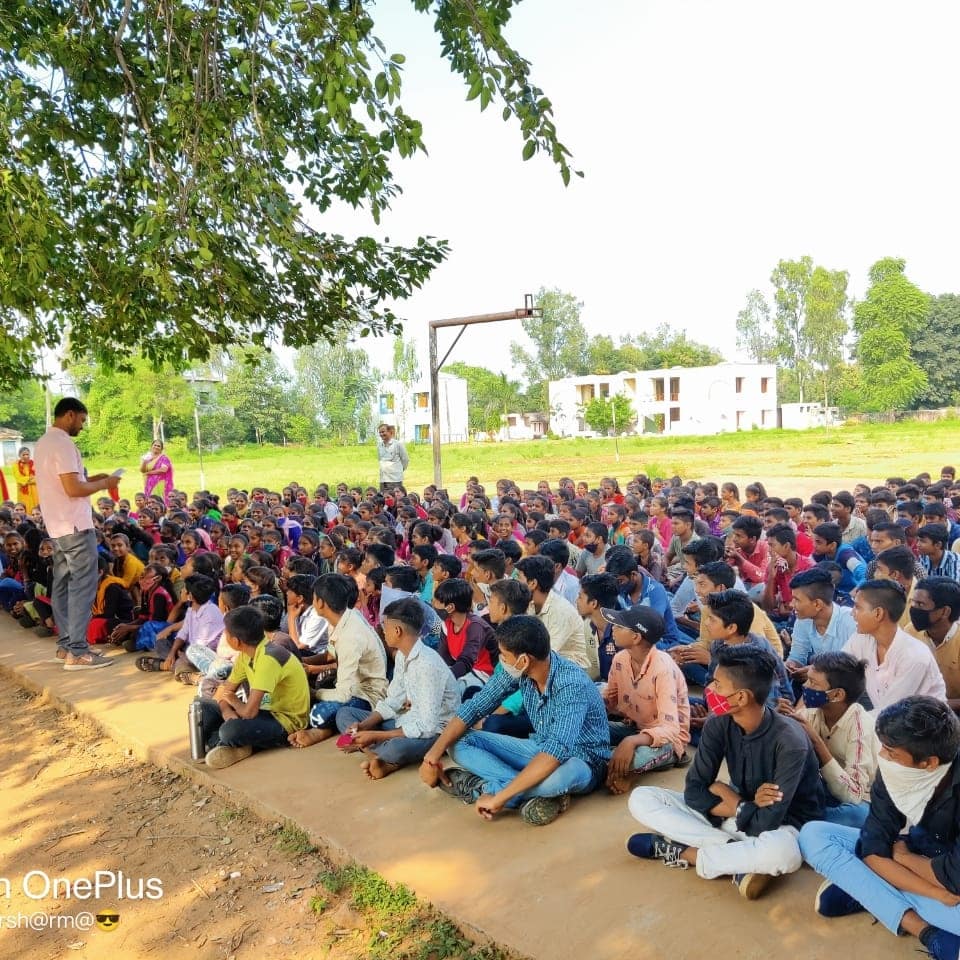 CscLvk's tweet photo. Wildlife Week celebration at Bhomanand high school, Nani sarsan.
Students were made aware of the different kinds of snake species.
#GUJCOST #lokvigyankendragodhra #wildlifeweek2021 https://t.co/kXHDVK4zEx