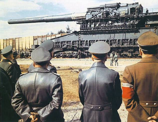 VajraForum's tweet photo. Schwerer Gustav or The Great Gustav – Hitler’s giant gun

The largest artillery unit ever to be used in combat by mankind!

#Thread https://t.co/3HNjyKFBf7