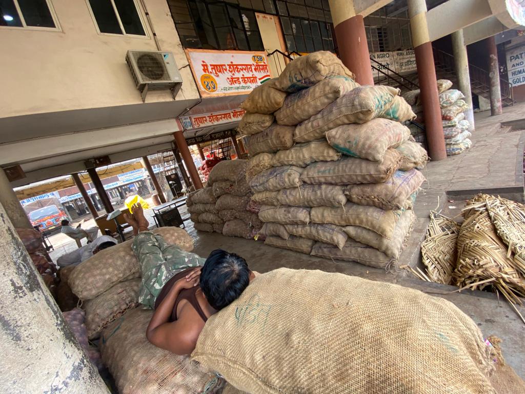 Pune Mirror (@thepunemirror) on Twitter photo APMC market is shut in support of Maharashtra Bandh called by <a href="/MahaVikasAghadi/">рдорд╣рд╛ рд╡рд┐рдХрд╛рд╕ рдЖрдШрд╛рдбреА</a> today APMC market is shut in support of Maharashtra Bandh called by <a href="/MahaVikasAghadi/">рдорд╣рд╛ рд╡рд┐рдХрд╛рд╕ рдЖрдШрд╛рдбреА</a> today