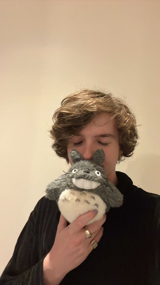 layoutsofkarl's tweet photo. new karl selfie that’s means new layout since everyone is going to use it lol 🧸
#karljacobs #karljacobslayout https://t.co/Pq1ojcHyOr