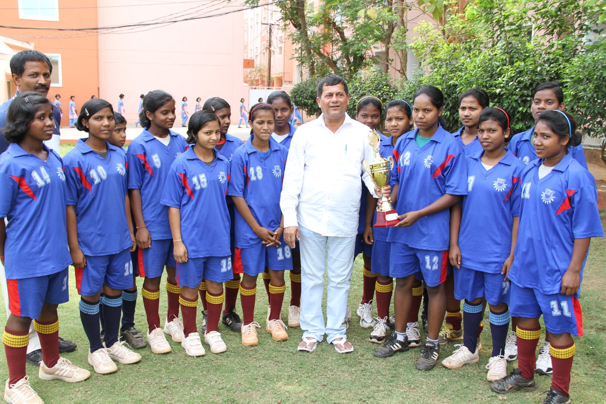 achyuta_samanta's tweet photo. Happy International #DayoftheGirl ! ☺🌟✨

Today, we wish for every girl in the world, the right to quality education because Education Empowers.📚✏🙌

Investing in girls' education empowers them to build better lives for themselves 👧🏽, their families 👪, and the world 🌐
1/2 https://t.co/xSbw2ko6yC