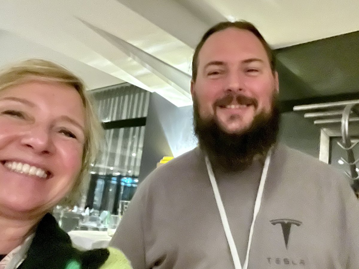 NuovaRealta's tweet photo. @ElectricRaph 👋
@tobilindh 👋
@svanheghe who #LinusBop fell in love with, & Levi 👋👋
The French Tesla group with Julien⚡️⚡️⚡️⚡️ https://t.co/kytxk8cqNr