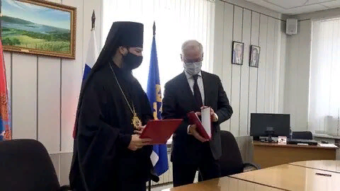 ПРАВОСЛАВНЫЙ КАПИТАЛИЗМ. Теперь чиновникам можно в открытую говорить: Бог терпел и вам велел", на вопрос, почему у 10% в России сосредоточено в руках 99% богатств России отвечать - у Бога всего много Милостив Бог, а я, по его милости, не убог; кто любит Бога, добра получит много.