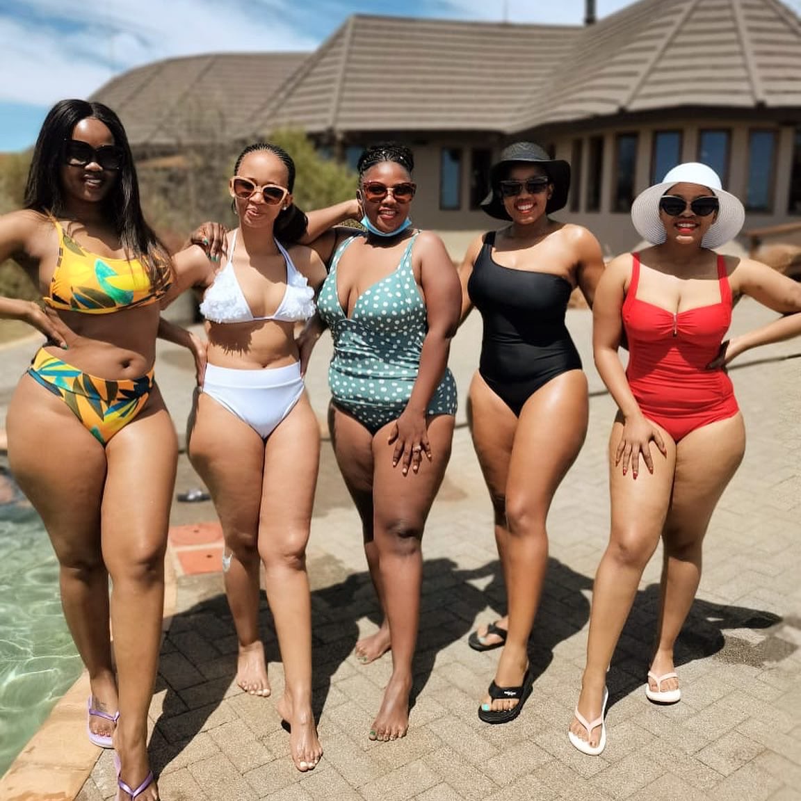 Charlot40340070's tweet photo. My weekend in a nutshell 🌰ek se dankie @BonaBona https://t.co/VwFv2jZzHW