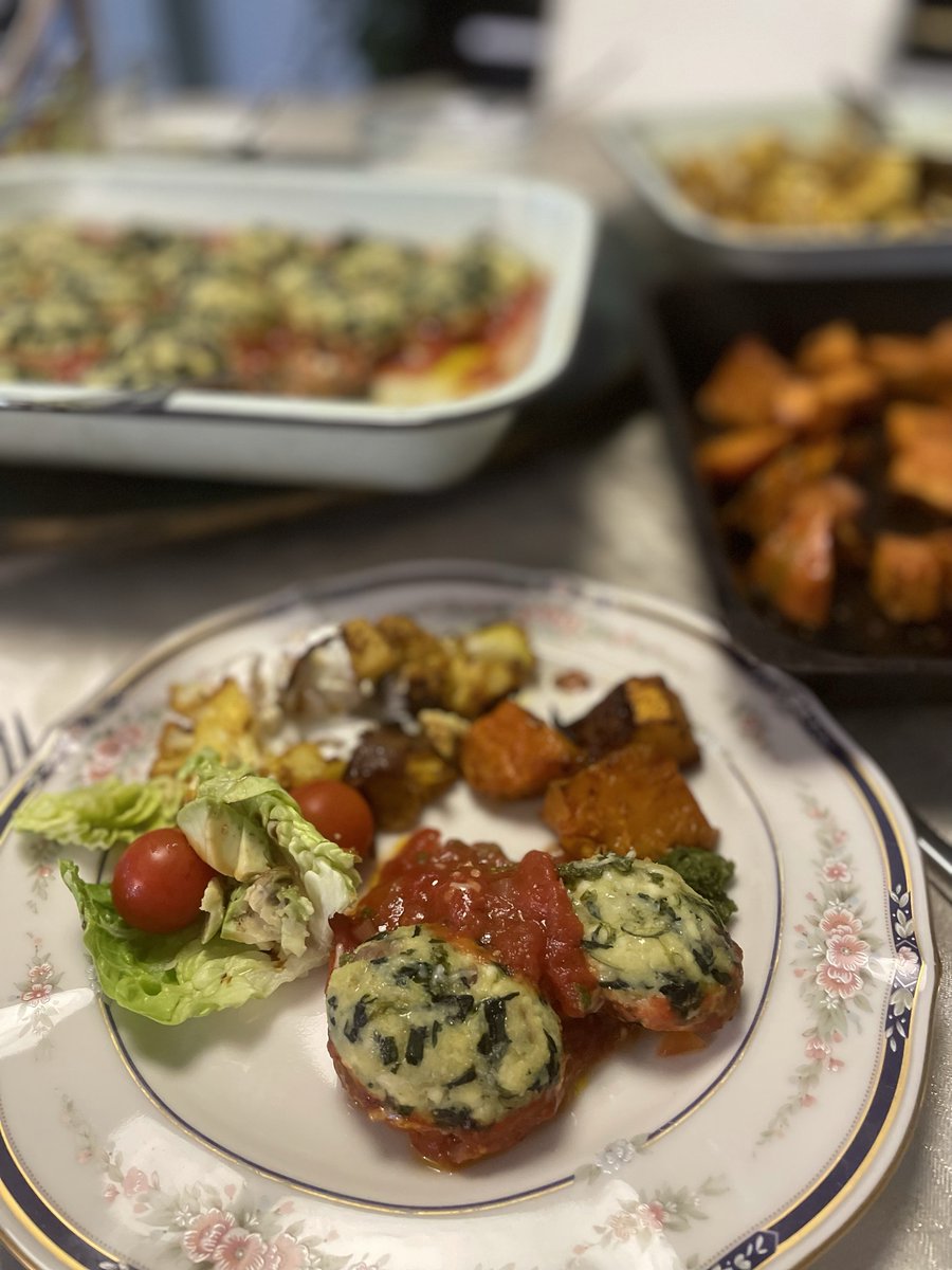 NMNTEatWell's tweet image. Have you got a favourite #homecooked meal? We&apos;d love to hear from you!

Tell us about the dish that puts a smile on your face or brings back fond memories. We&apos;ll start...

Here&apos;s a favourite from @ProfCCollins - spinach gnocchi and veg!

#NutritionWeek #TryFor5 @UONnutrition