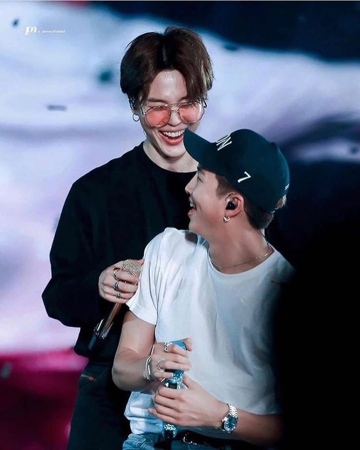 jinmindreams's tweet photo. #MINIMONI- Maknae of the hyung line and hyung of the Maknae line ~ a heartwarming thread
#namjoon  #jimin https://t.co/7aYsMHX6kX