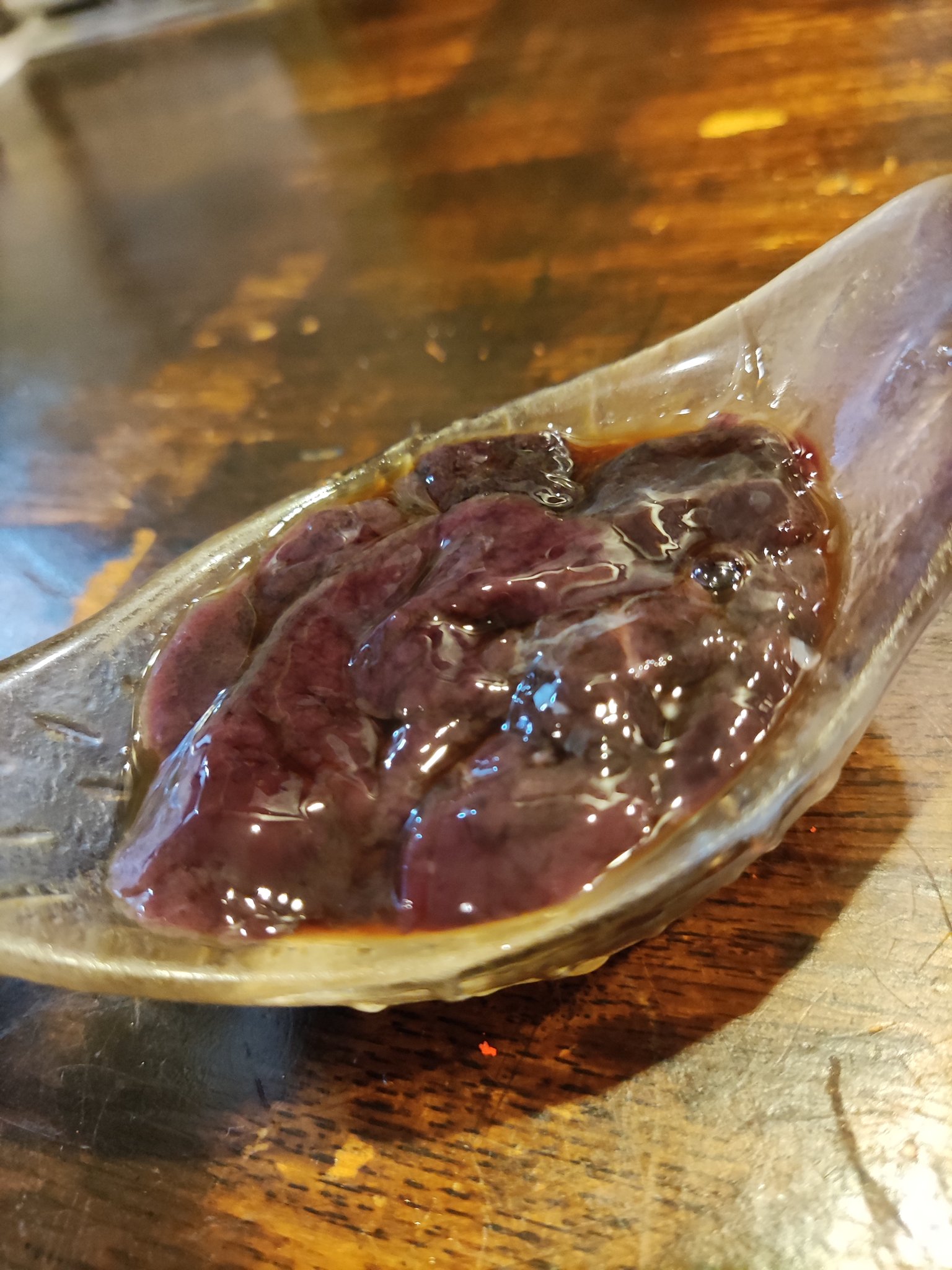 てるてるぼうず めふん 鮭こ背わたを塩で漬け込んだ 珍味中の珍味です 見た目は W 味は絶品 これは是非 日本酒と共に 本日も１６時から21時まで 本まぐろ 日本酒 肉刺し 鮭 めふん T Co Aegtsuc5vq Twitter