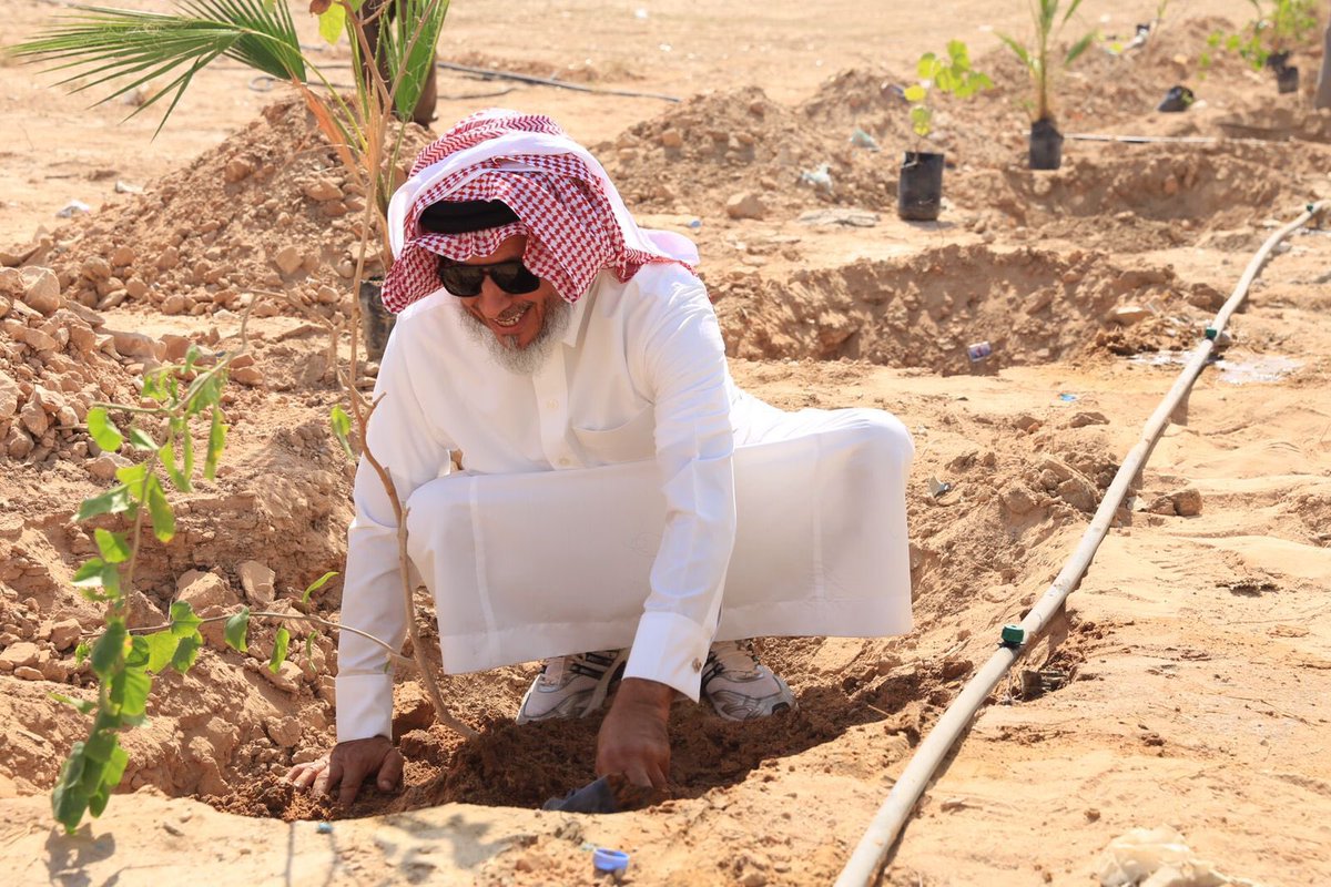 alkharj001's tweet photo. استمرار للمرحلة الرابعة من حملة #معاً_نغرسها صباح اليوم الاثنين ٥-٠٣-١٤٤٣هـ بتشجير مبنى مستشفى الملك خالد بـ #الخرج 
#معاً_نغرسها_بالخرج 
#لنجعلها_خضراء 
#البيئة_لنا_ولأجيالنا 
@emara_riyadh 
@AlKharjHospital 
@falmamkhor 
@Cluster1_Riyadh https://t.co/WahCH9D64x