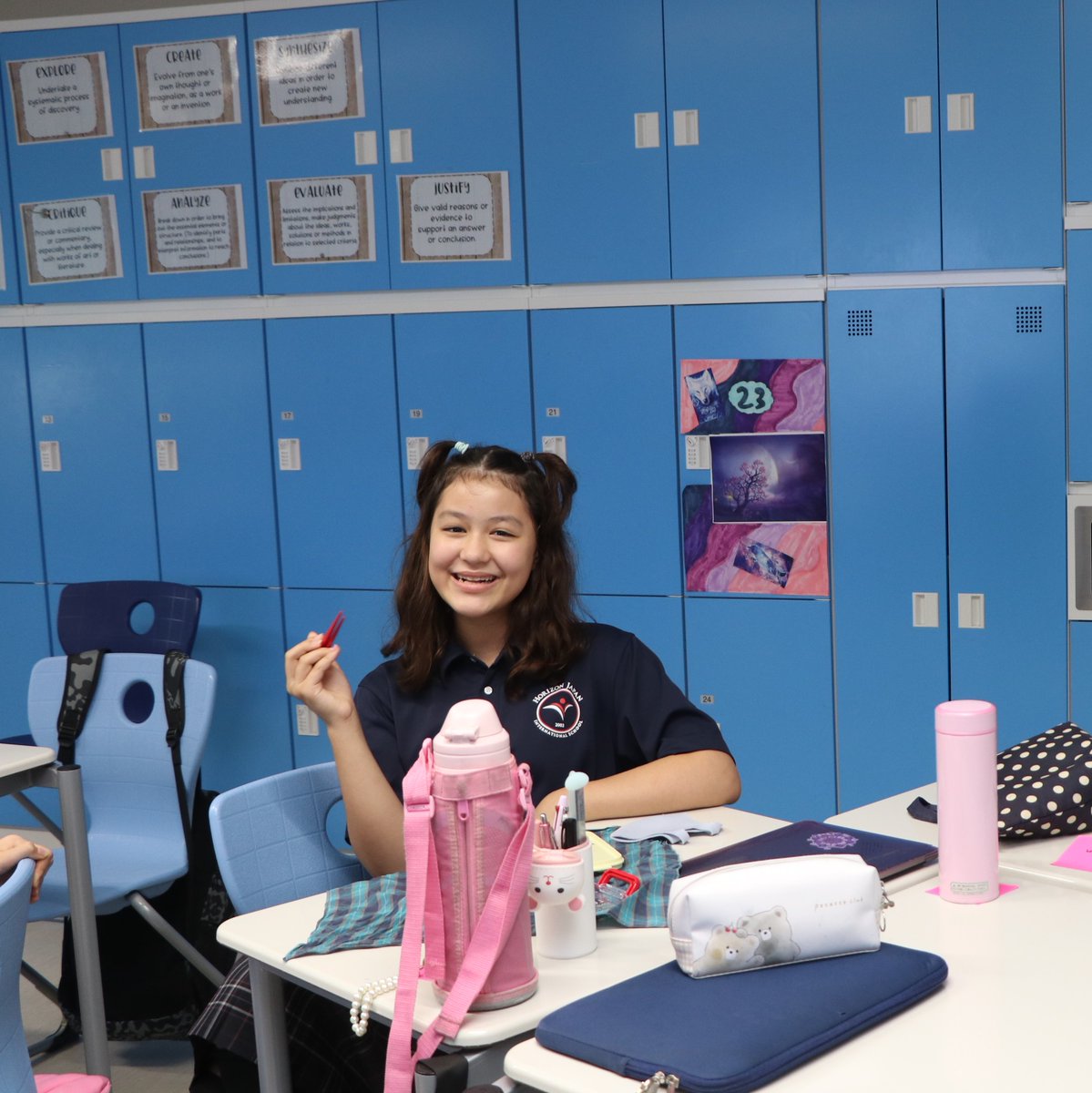 HorizonJapanIS's tweet photo. Lunch provides us with an excellent opportunity to βseeβ our students. While speaking is prohibited without masks on, SMILING is an all-time bonus. Watch as our students' grin, smile, laugh, and BEAM through the lens. #GoHawks! π
#HJISProud #HJISOne #AlwaysAHawk #HJISYokohama https://t.co/ujdj22g49h