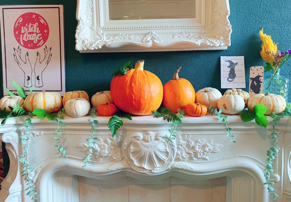 WellLush2's tweet photo. Happy Monday 
#monday #mondaymotivation #blackcat #witch #witches #postcards #bookmarks #snailmail #stationery #pumpkin #spookyseason #halloween #halloweendecor #etsy #etsyuk #etsyseller #smallbiz #smallbizlife #shopsmall #tisnearhalloween #october #autunm #autunmvibes https://t.co/SjdAbtzkmZ