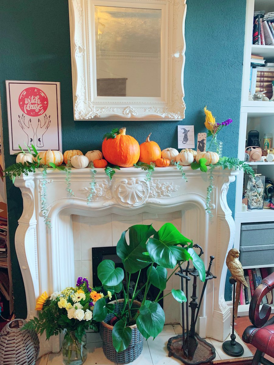 WellLush2's tweet photo. Happy Monday 
#monday #mondaymotivation #blackcat #witch #witches #postcards #bookmarks #snailmail #stationery #pumpkin #spookyseason #halloween #halloweendecor #etsy #etsyuk #etsyseller #smallbiz #smallbizlife #shopsmall #tisnearhalloween #october #autunm #autunmvibes https://t.co/SjdAbtzkmZ