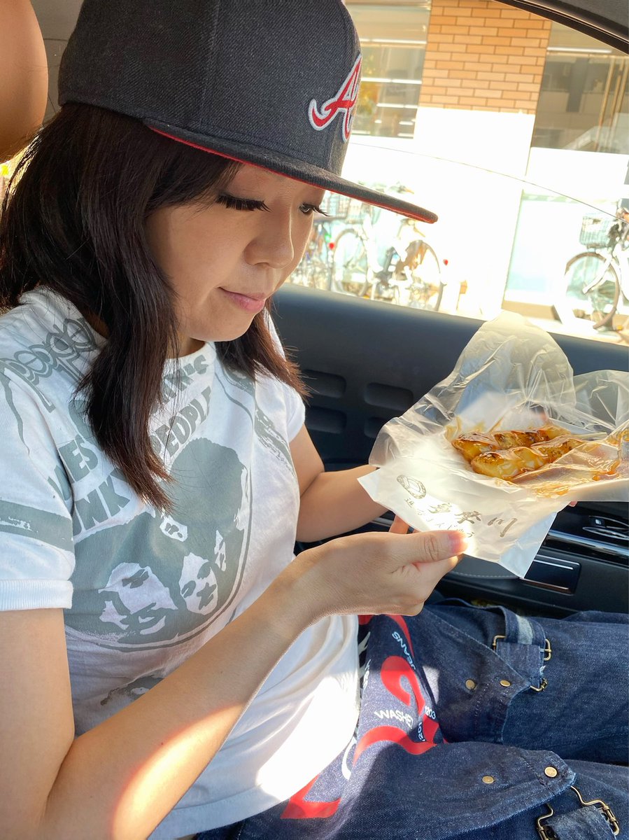 sergiomiamimuto's tweet photo. ここの団子はSweet Soulだ!
美味いよFunky People💯💨
#多摩川菓子店
#追分まんじゅう
#しょうゆ団子
#FUNK
#funkypeople https://t.co/zYygfaNUMO