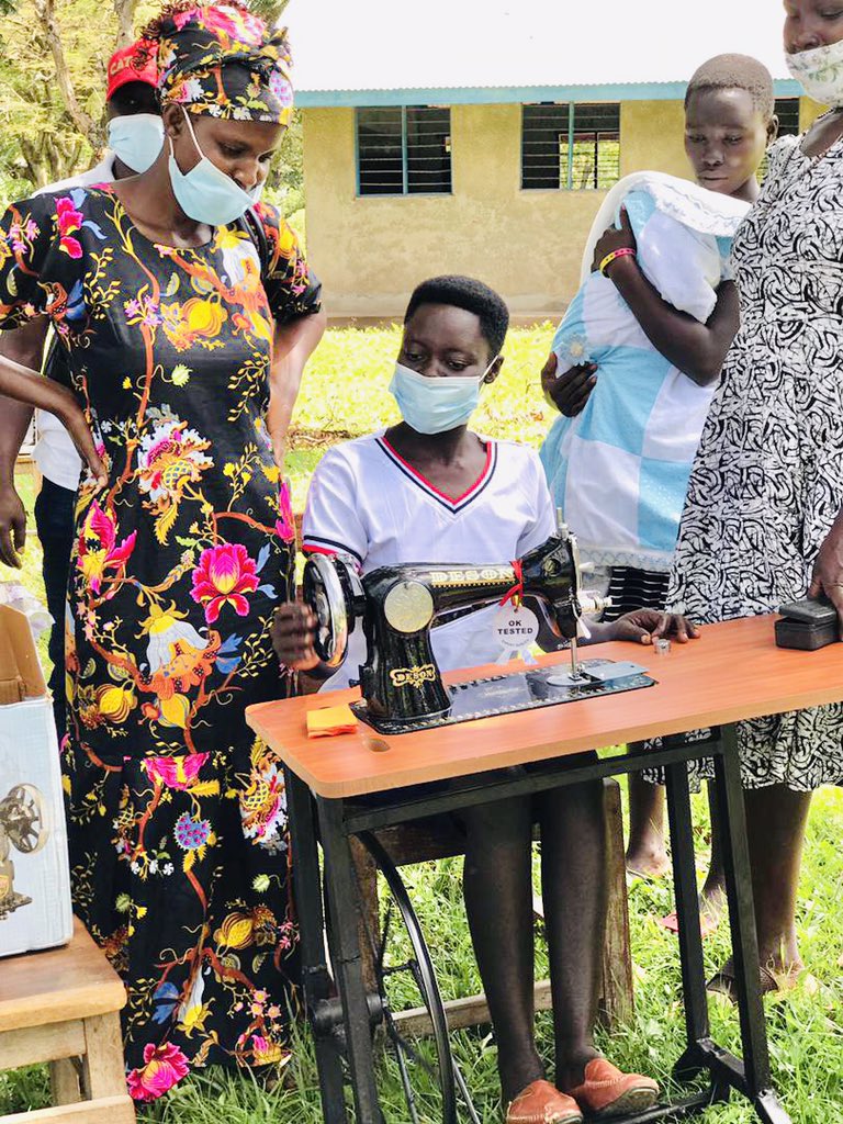 FriendsofGirls2's tweet photo. Happy international day of the girl child to all the girls in the world.
Our girls in mulanda Tororo celebrated the day with our partners Concern for the girl child,
Team Uganda, Raindrop and NCCC    #digtalgenerationourgeneration. https://t.co/ZQBfqIihF2