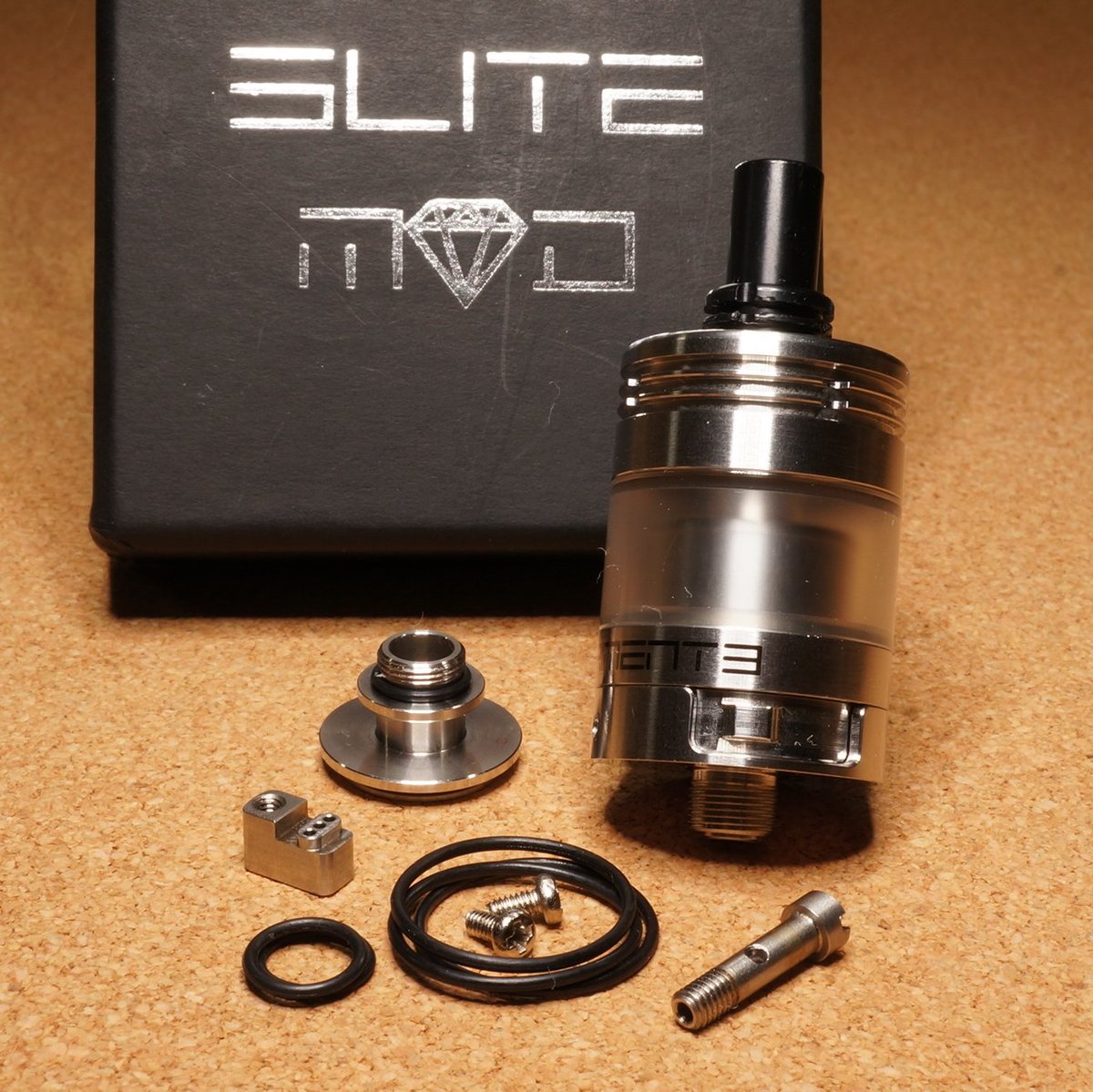 VAlphaline's tweet photo. ELITE Mod|Experiment 3 RTA 入荷。国内では入手困難の大人気 RTA!コンデションはドリチに目立たない傷みがあるものの、それ以外は使用感程度で良好な状態ですので、是非お見逃し無く!😋😘😜 DM大歓迎 #EliteMod #Experiment3 #RTA #RDL #MTL #HighEnd #Vape #vape好きな人と繋がりたい #vape放出 https://t.co/51DQxoy7dK