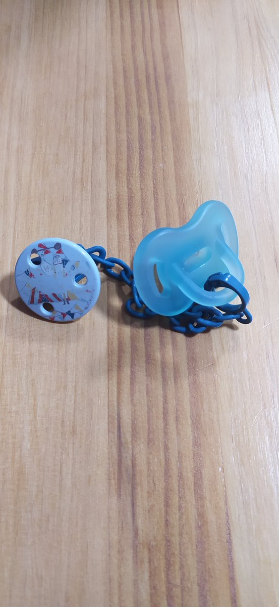 Y este #chupete 🌈 me lo encontré el viernes en el carro de la compra del súper, #infertilpandy.
Cuando estaba en pleno tratamiento no encontré ni uno y pensaba que no tenía suerte... y ahora 🤷🏼‍♀️
Creo q este año los colgaré d algún modo en el árbol de Navidad a ver si así, SÍ ✨💖