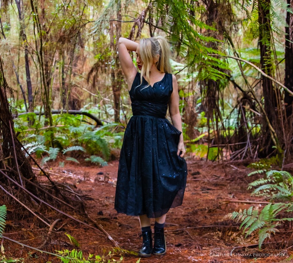 Forest gothic 🖤
.
.
.
.
.
#forest #nature #vintage #vintagedress #melbournephotographer #myboo #model #boots #docmartens #trees #outdoors #forestvibes