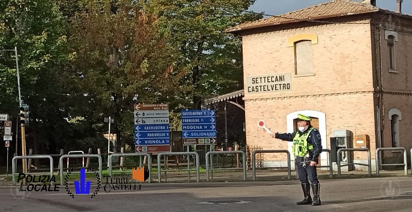 PLTerreCastelli's tweet photo. #PLInforma #CastelvetrodiModena il semaforo posto in località #Settecani è spento per manutenzione. Modera la velocità e rispetta le segnalazioni degli agenti che stanno regolando il traffico. Usa #prudenza .
#noicisiamo https://t.co/c8jgzuxF3o