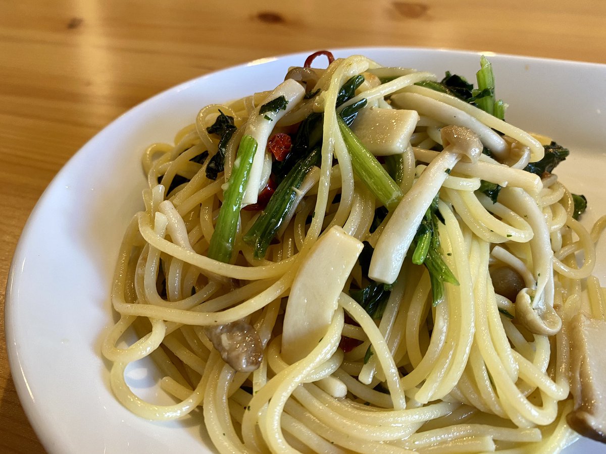 amatake's tweet photo. 「AZ DINING(アズダイニング)」さんで、パスタランチを☆彡
木の子とほうれん草のペペロンチーノに、しました😋
ランチは、スープ、サラダ、アイス珈琲とセットで、825円です🍀
お店は、西武国分寺線「たかの台駅」の西口です🇮🇹
#小平市
#たかの台駅
#AZDINING
#アズダイニング
#パスタ
#ランチ https://t.co/irHDq47qUg