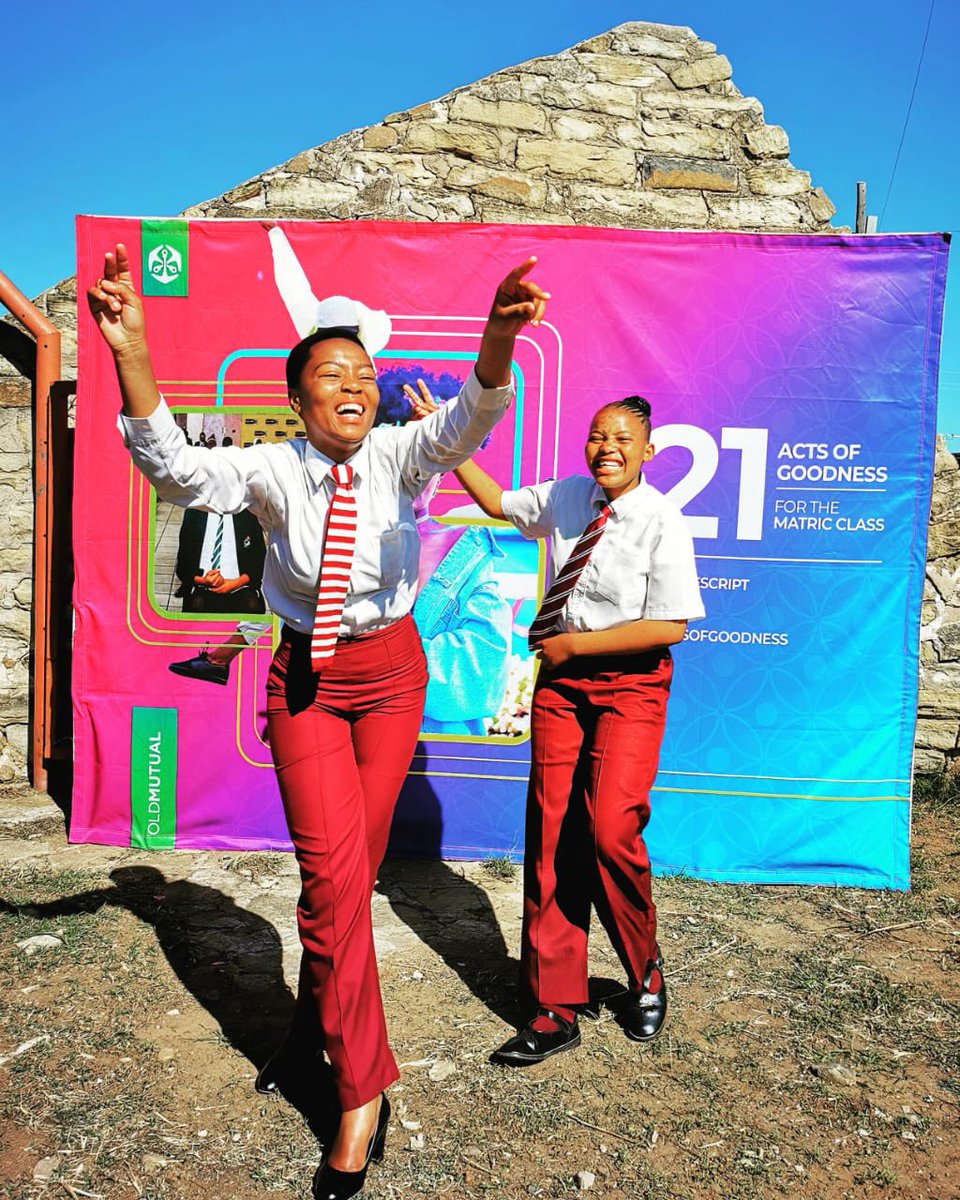 ImbumbaFoundat1's tweet photo. In honour of International Day of the Girl Child, we are at Thaba ‘Nchu hosting matric learners through the Old Mutual Foundation’s #21ActsOfGoodness campaign. #InternationalDayOfTheGirlChild #FlipTheScript #21For21 https://t.co/oOMCRLJniO