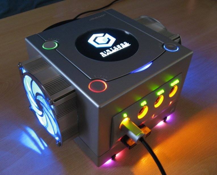 Gamecube купить. Нинтендо гейм куб. Nintendo GAMECUBE 2001. Nintendo GAMECUBE Custom. GAMECUBE консоль.