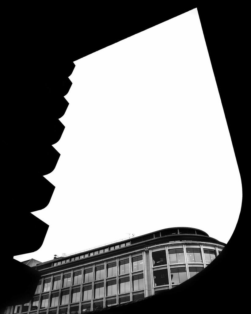 Framed
.
📸 Ricoh GR III (1/1600, f/2.8 ISO 100)
📍Barbican Centre, London
.
#brutalism #brutalistarchitecture #brutalist_architecture #brutalistdesign #barbican #barbicancentre #barbicanestate #urbanarchitecture #architecture_minimal #minimalistphotog… instagr.am/p/CVLUv1TjHBW/