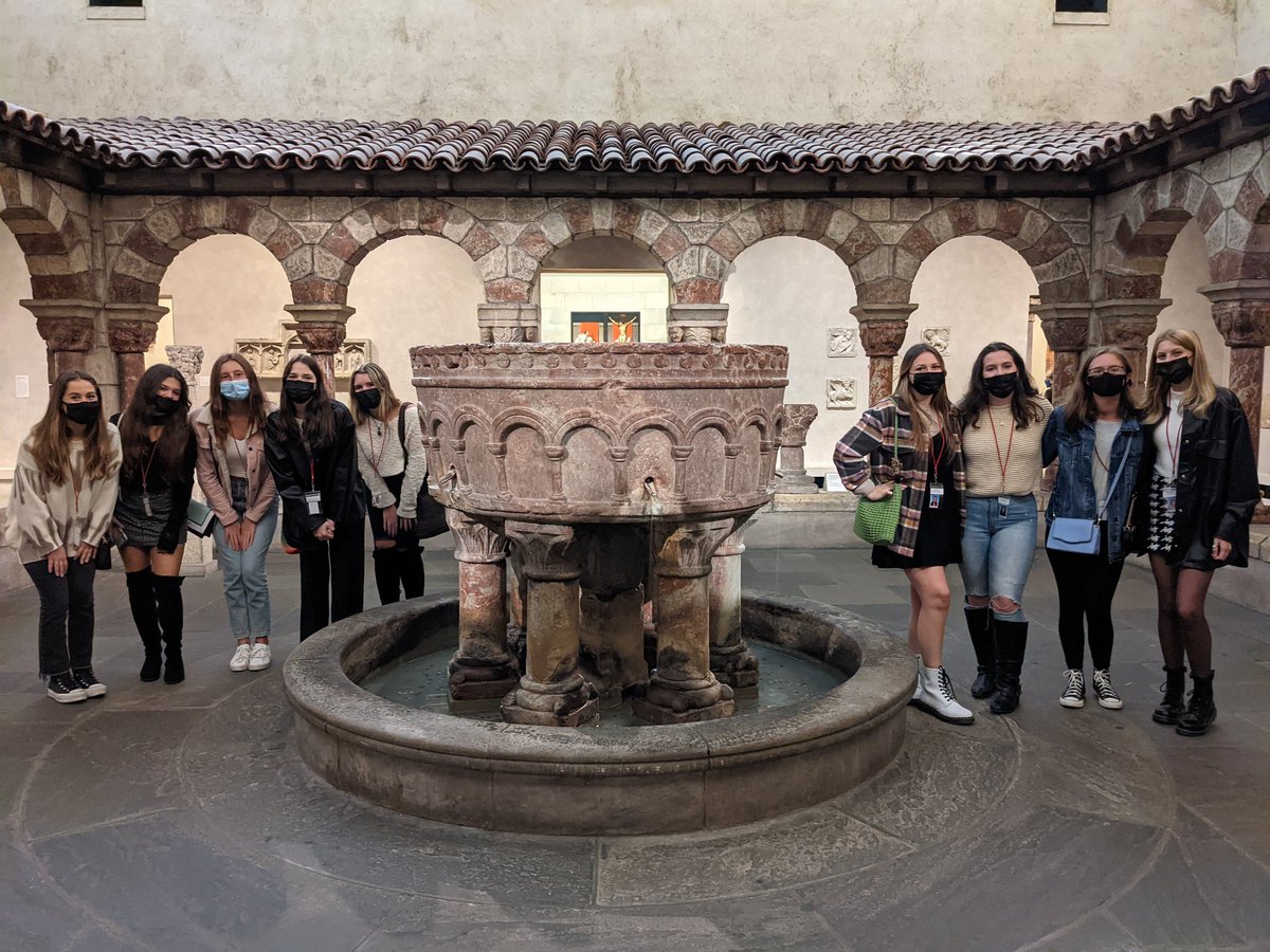 AP Italian 4 students step back in time at Philly Art Museum. <a href="/PointBeachHS/">PPB High School</a>