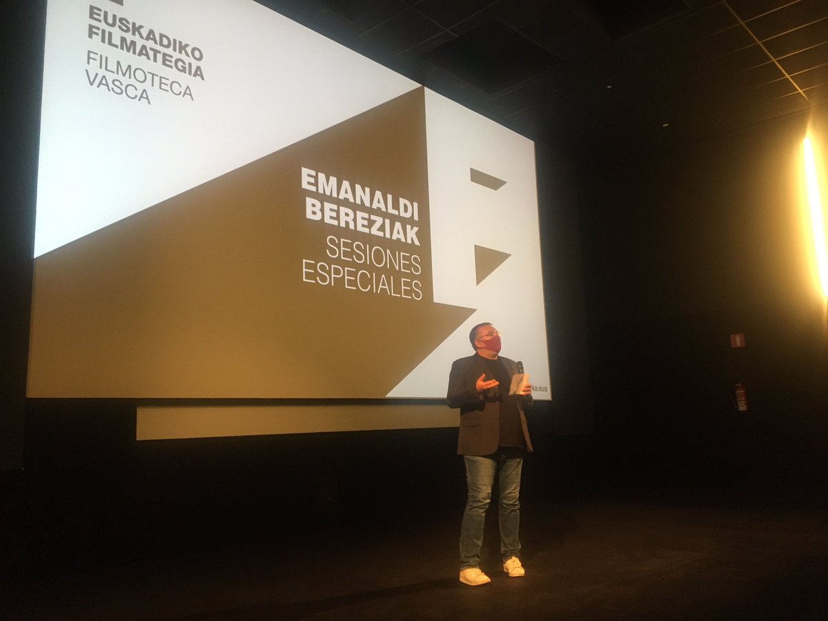 DIPCehu's tweet photo. Roman Orús, profesor @Ikerbasque del DIPC y director científico de @MultiverseQC presenta COHERENCE en una sesión especial de #cineyciencia dentro de #WeekIN @filmotecavasca @FomentoSS https://t.co/sIYsQhe781
