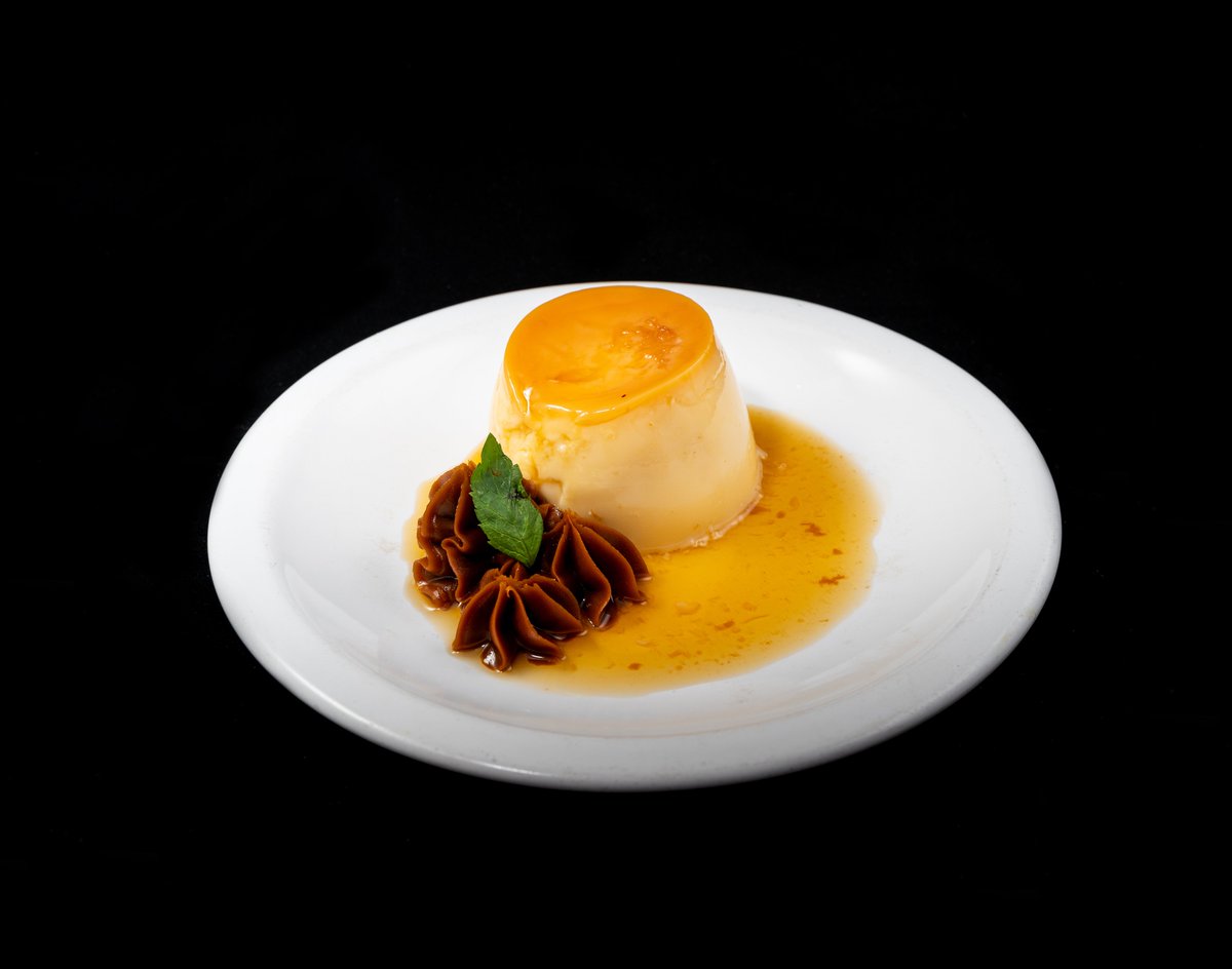 pelliceruy's tweet photo. De postre, no hay como el tradicional flan con dulce de leche! 🍮🤤 https://t.co/LDoHsdmqiy