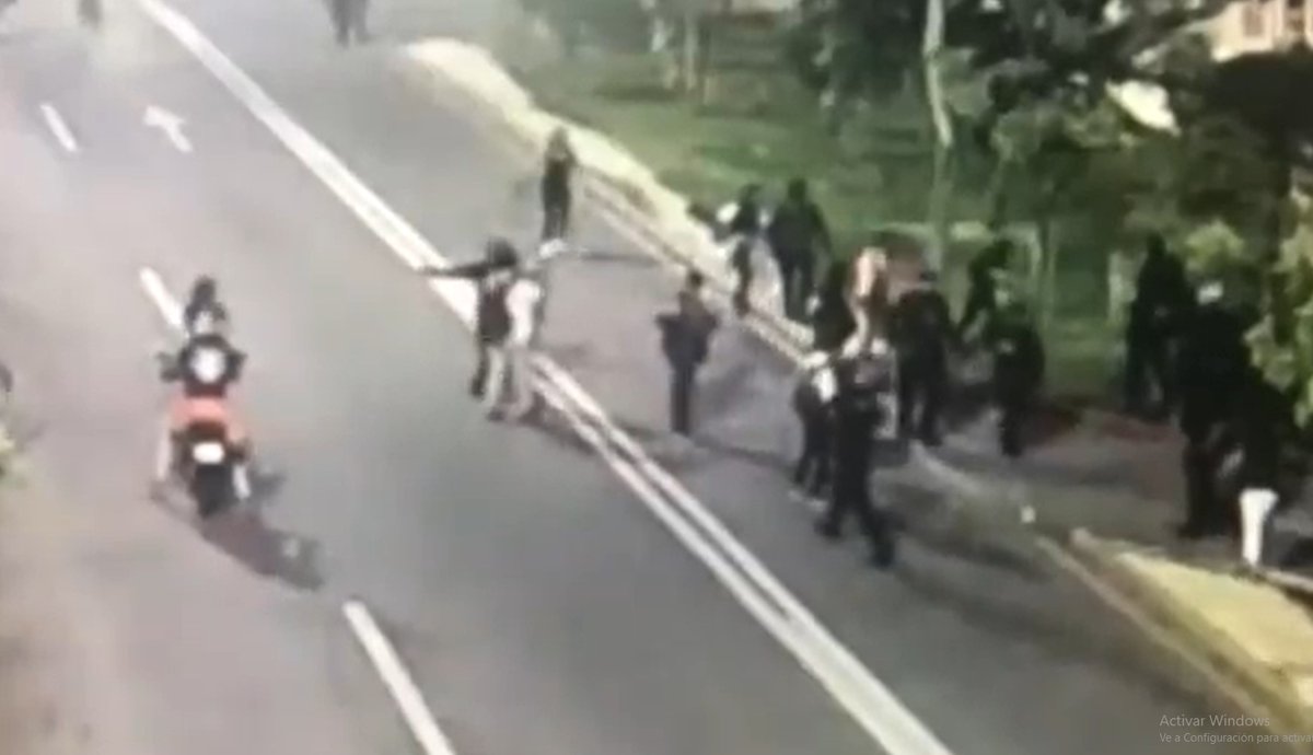 herfranjavier's tweet photo. Las autoridades de #QuintanaRoo se burlan de las víctimas del 9N de #Cancún

La Comisión de Honor y Justicia de la SSP sólo aplicó descuento de 15 días de sueldo a 8 policías estatales participantes en la represión de la manifestación 

https://t.co/EVc1dc5W4V https://t.co/FWEs7mZKmN