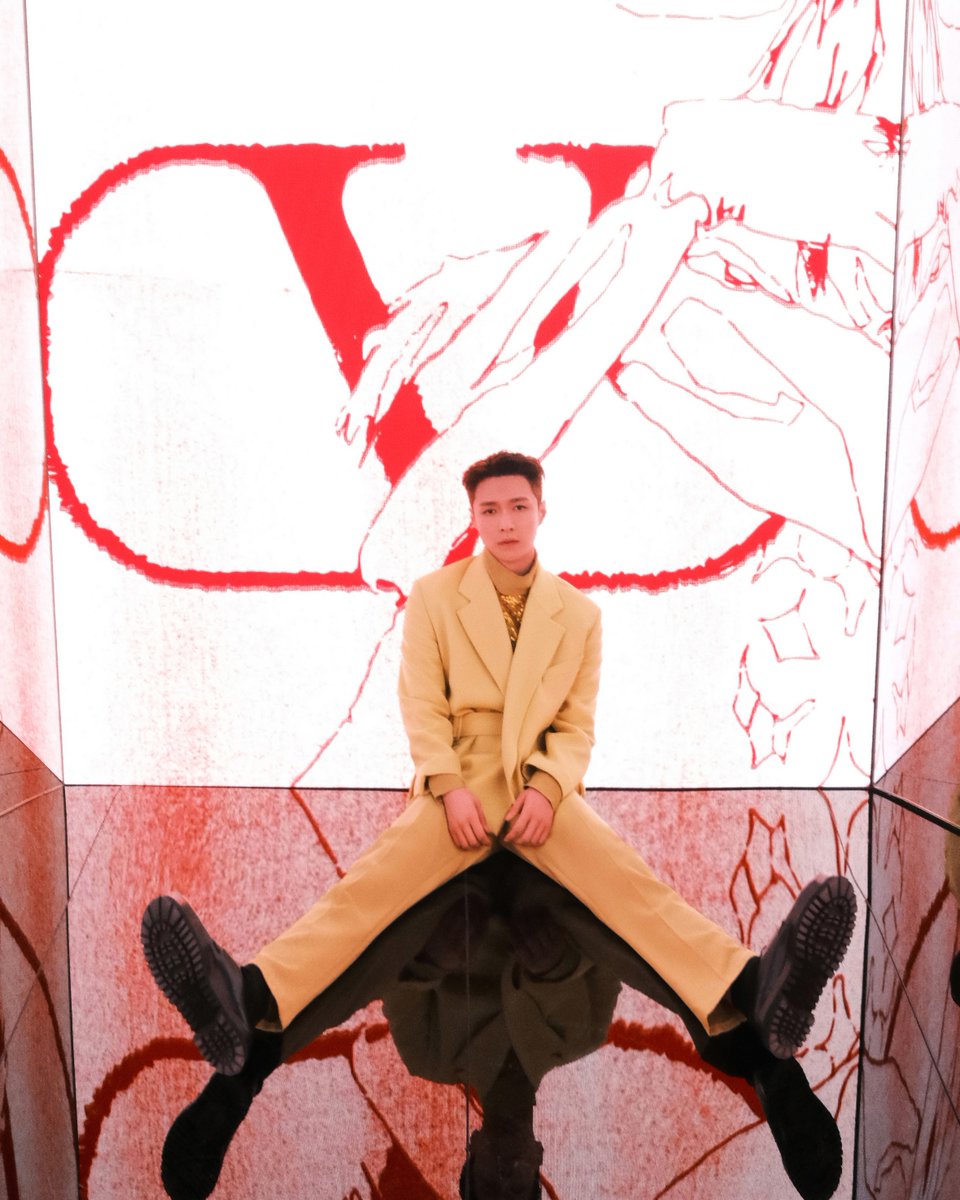 MaisonValentino's tweet photo. Brand Ambassador #LayZhang, #HeChaolian, #LuoYizhou, #NingZetao were all seen in front of installations celebrating #ValentinoBeauty, the #Rockstud and the #VLogoSignature at #ValentinoResignify Part Two Beijing. https://t.co/JHBGTilBOl
