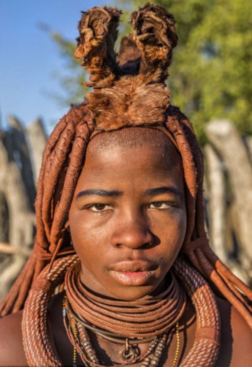 Ангола племена. Химба Ангола. Племя Химба. Африканское племя Химба. Химба Намибия женщины.