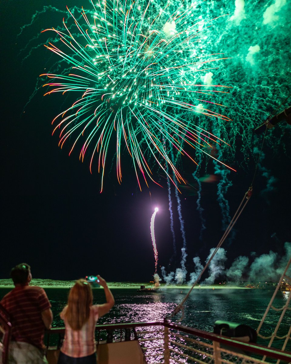 Daytime dolphin cruises, sunset dolphin cruises and fireworks cruises! SouthernStarDolphinCruise.com Firework Photo Credit: The Good Life Destin 
#SouthernStarDolphinCruise #DestinDolphinTours #DestinDolphinCruises #DestinFL #DestinFlorida #DestinVacation #Destin #LoveFL #Florida