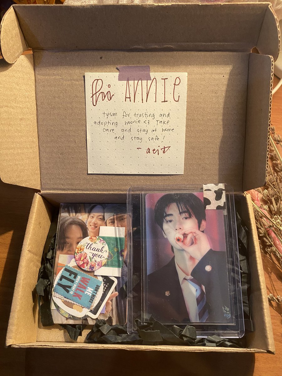 seokjinniecartt's tweet photo. Yeey my Sunghoon hype lenti has finally arrived, complete na ot7 hype lenti set ko ❤️🖤 Thank you @hoonietrolley for letting me adopt Hoonie and thank you also for the secured packaging and freebies 🥰
#miehappyproofs https://t.co/2aAeLiZqAn