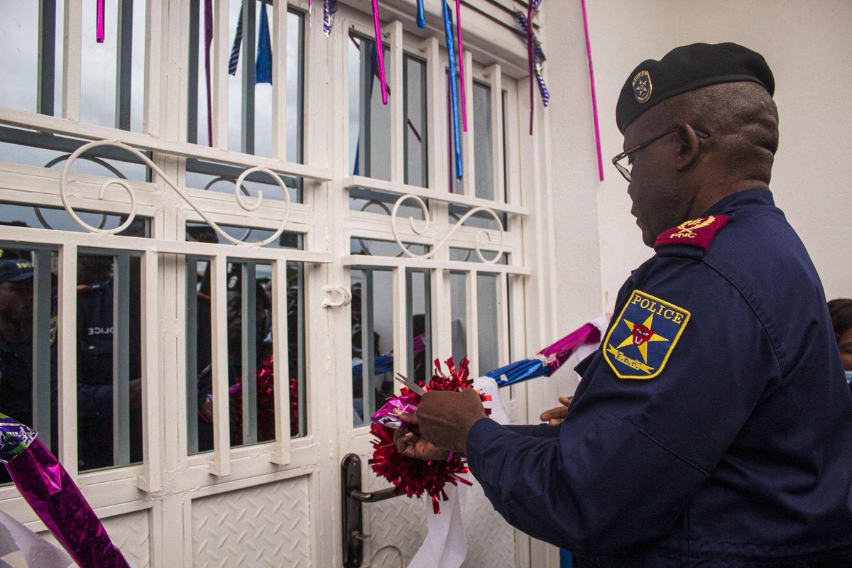 CordaidRDC's tweet photo. Coupure du ruban par M. Benjamin Alongaboni, Vice gouverneur de la police de Ituri. #commissariatKpandroma @CordaidRDC @VNGi @MONUSCO #SSU #STAREC #FOMI #JusticePlus https://t.co/SRgFJTwJnZ