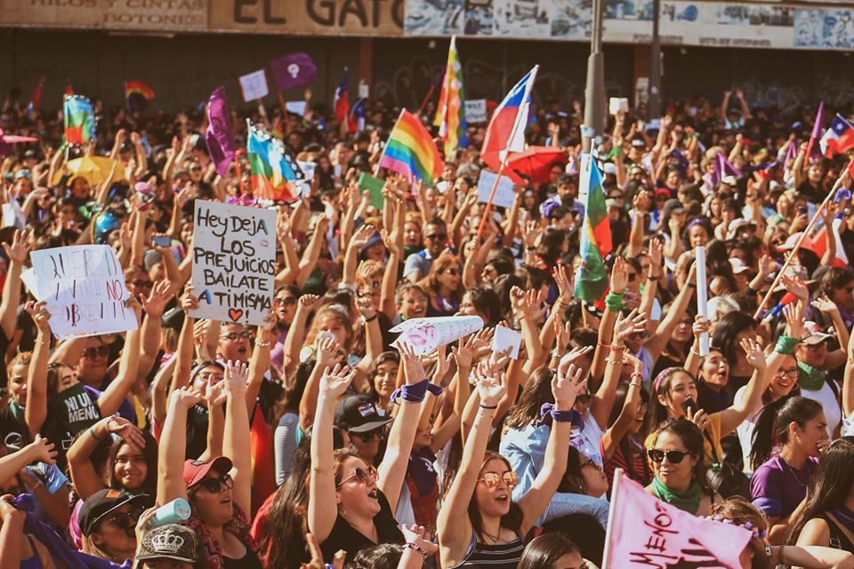 diputadobravo's tweet photo. El #18deoctubre cobra especial significancia. Un momento histórico donde la población en su conjunto se levantó, demandó un mejor trato, se cansó de los abusos de la desigualdad y a partir de la lucha en la calle, exigió un nuevo pacto social. #EstallidoSocial #ChileDespertó https://t.co/JxuPcySgrm