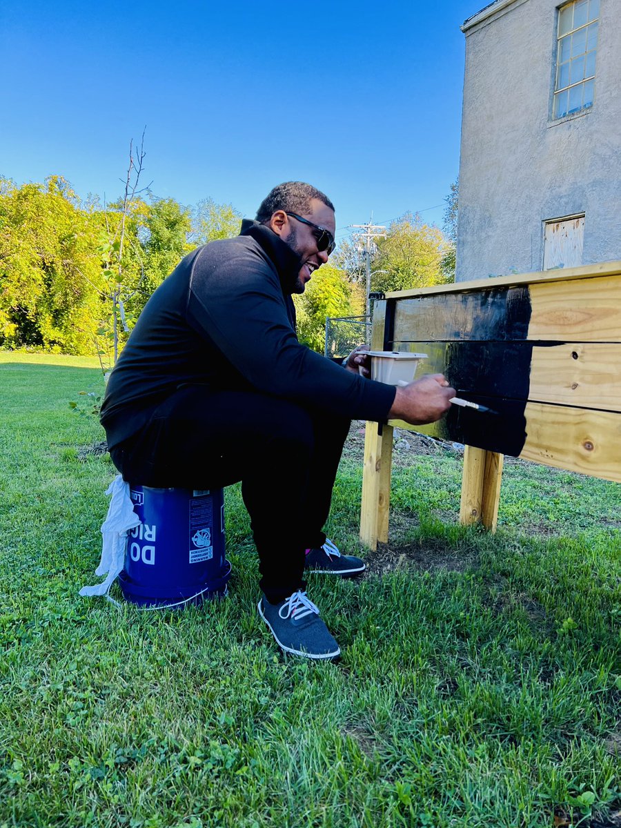 Great day volunteering with the United Way &amp; Baltimore Ravens. Thank you to the MD/DE DE&amp;I council members for taking part in this awesome event. <a href="/MagentaCoach/">Downtown Larry Brown</a> #CawtoAction