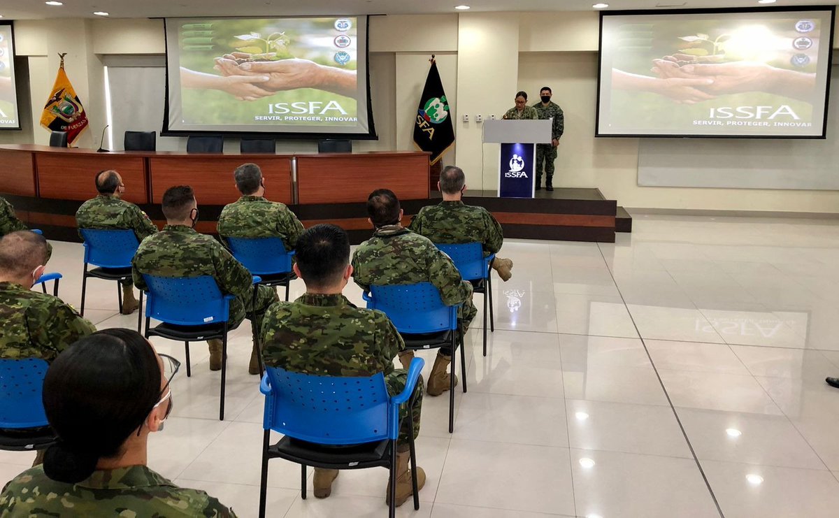 ISSFA_ECUADOR's tweet photo. #Hoy | Durante el minuto cívico desarrollado en #Issfa Matriz, la CPFG. Rosa Céspedes Zapata, Directora de Bienestar Social, expuso los diferentes convenios institucionales a los que pueden acceder los asegurados del instituto. 
Conoce los convenios en ➡️ https://t.co/fsvVWXUA9B https://t.co/IGybU04SAu