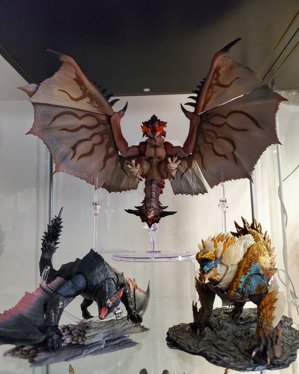Eriklyart's tweet image. This S.H Zinogre figure is so good ⚡ #MonsterHunterRise