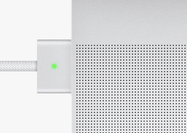 mysmartprice's tweet image. #AppleMacbookPro:

👉16.2-inch &amp;amp; 14.2-inch screen size
👉120Hz ProMotion
👉6 Speakers
👉1080p Webcam
👉M1 Max &amp;amp; M1 Pro
👉HDMI port, SD card slot, headphone jack
👉Magsafe
👉21 hours video playback
👉50% charge in 30 minutes

14-inch: $ 1999
16-inch: $ 2499

#AppleEvent