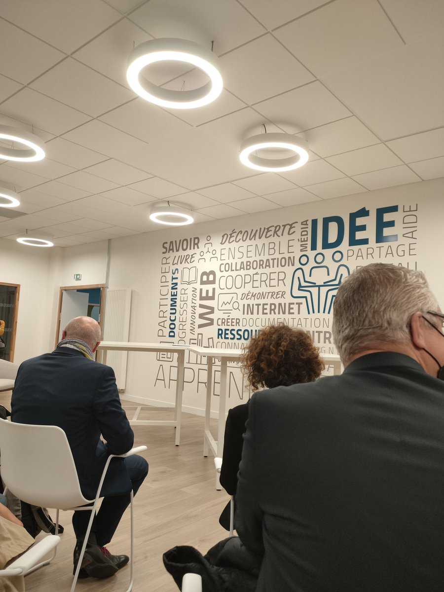 Marie_Trct's tweet photo. Deuxième table ronde @ARELIEmergence. Les locaux du Cube de l'Eic sont modernes et inspirants 🤩 https://t.co/vdrHUV9ajm