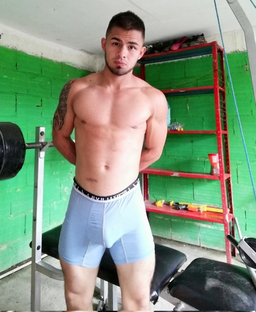 jhonsito23sexxx's tweet photo. RT https://t.co/D8eogdlHas