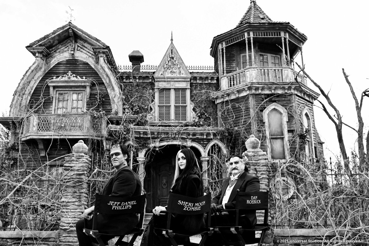 Since Halloween is rapidly approaching it is the perfect time to MEET THE MUNSTERS! 🎃 Direct from the set in good old Hungary 🇭🇺 Rob Zombie presents Herman, Lily and The Count sitting in front of the newly completed 1313 Mockingbird Lane . ☠️🎃
@UniAllAccess @TheMunsters