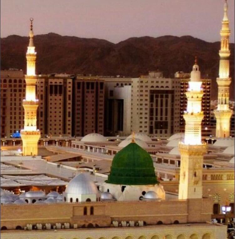 iibi_ym15's tweet photo. روز کن سے بھی پہلے زمانے کی کہانی ہے 
دو عالم میں محمد(ص) کا نہ ثانی تھا نہ ثانی ہے

فنا زیرِ قدم ان کی بقا پر حکمرانی ہے  
محمد(ص) کے غلاموں تک کی ہستی جاودانی ہے

سراپا عشق بن کر حسینوں کے حسیں آئے 
مبارک ہر جہاں کو رحمت اللعالمین آئے 🍁 https://t.co/h0QjiF8olV