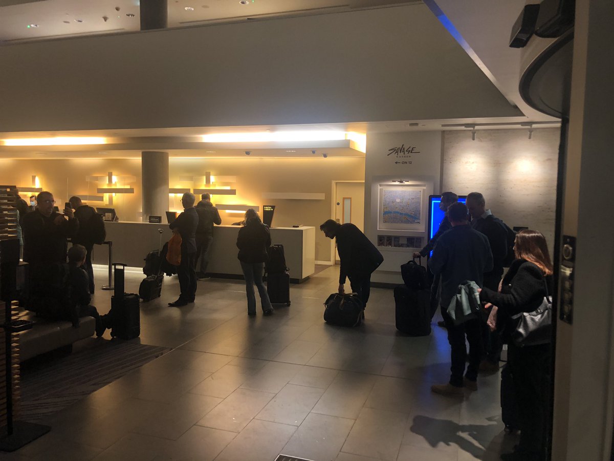 jonpreussner's tweet photo. @DoubleTree very slow staff at Hilton double tree Tower of London. Goto the bar while we wait and still no one there, ridiculous!!!! https://t.co/S87lAzCPmO