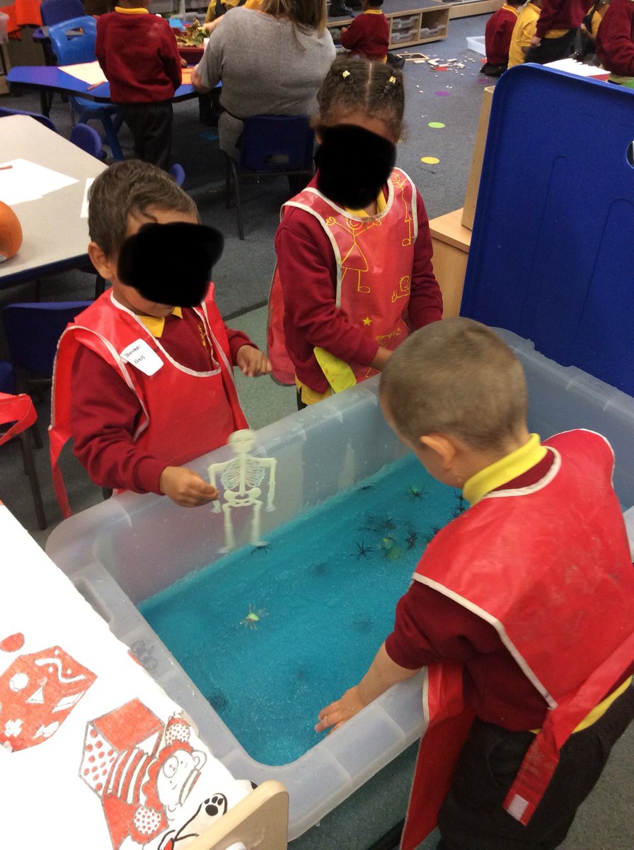 ChantryEYFS's tweet photo. The children were so excited about their autumnal/Halloween themed learning play today! They drew faces for pumpkins, picked up mini beasts from the spiders web and even made leaf pictures from our collections last week! More to be added this weekโฆ. #eyfs #learningplay #autumn https://t.co/vSfMO8BovK