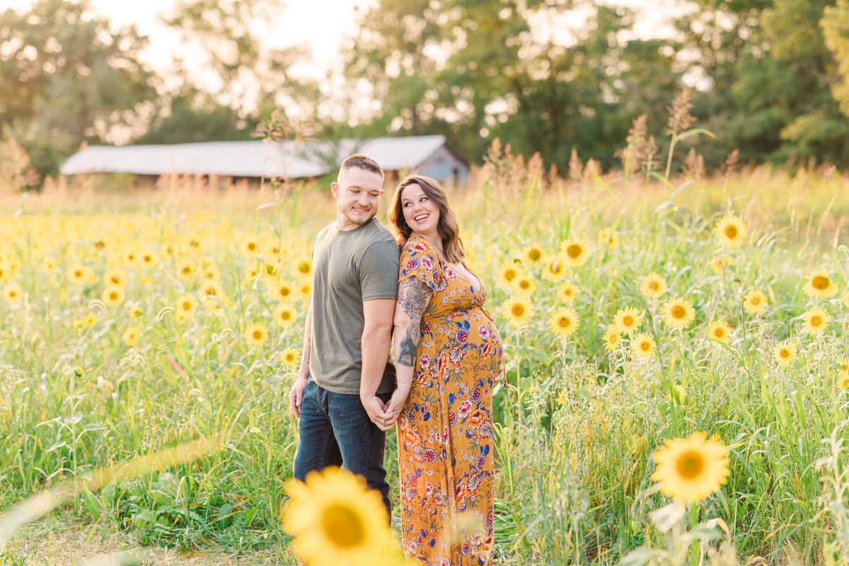cjlynn2015's tweet photo. With about a week left until little man is here, we got our maternity pictures back. I am absolutely in love with these 🥺❤️ https://t.co/pQ3lNyInh8